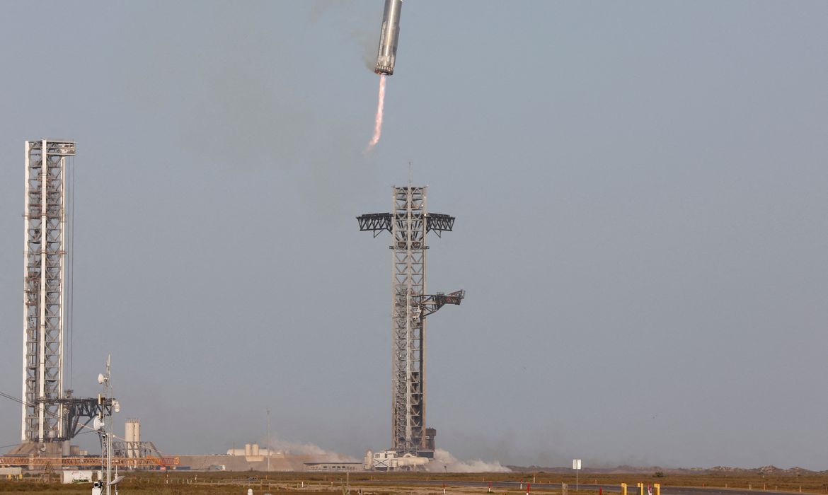 Lançamento da SpaceX reabre esperança de voos tripulados para a Lua