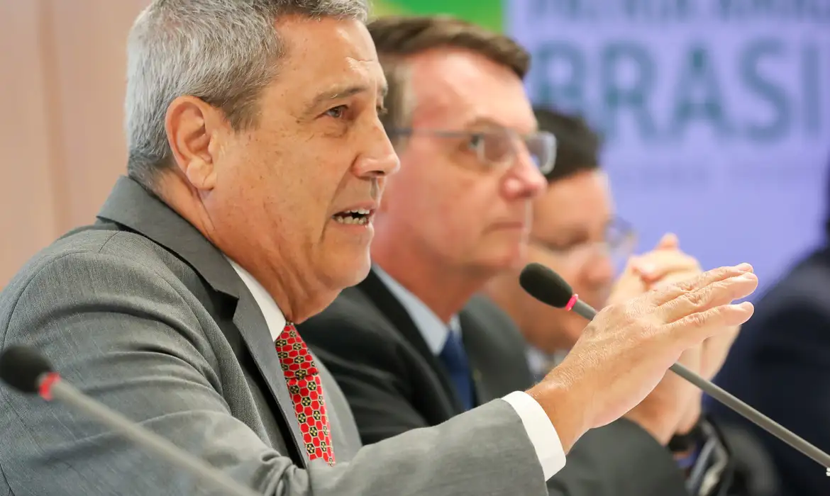 Moraes pede parecer da PGR sobre pedido para soltar Braga Netto