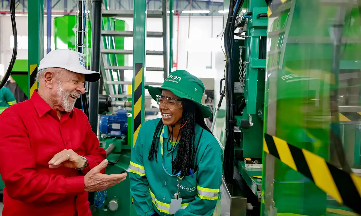 Biocombustível de macaúba mudará vida de agricultores em MG, diz Lula