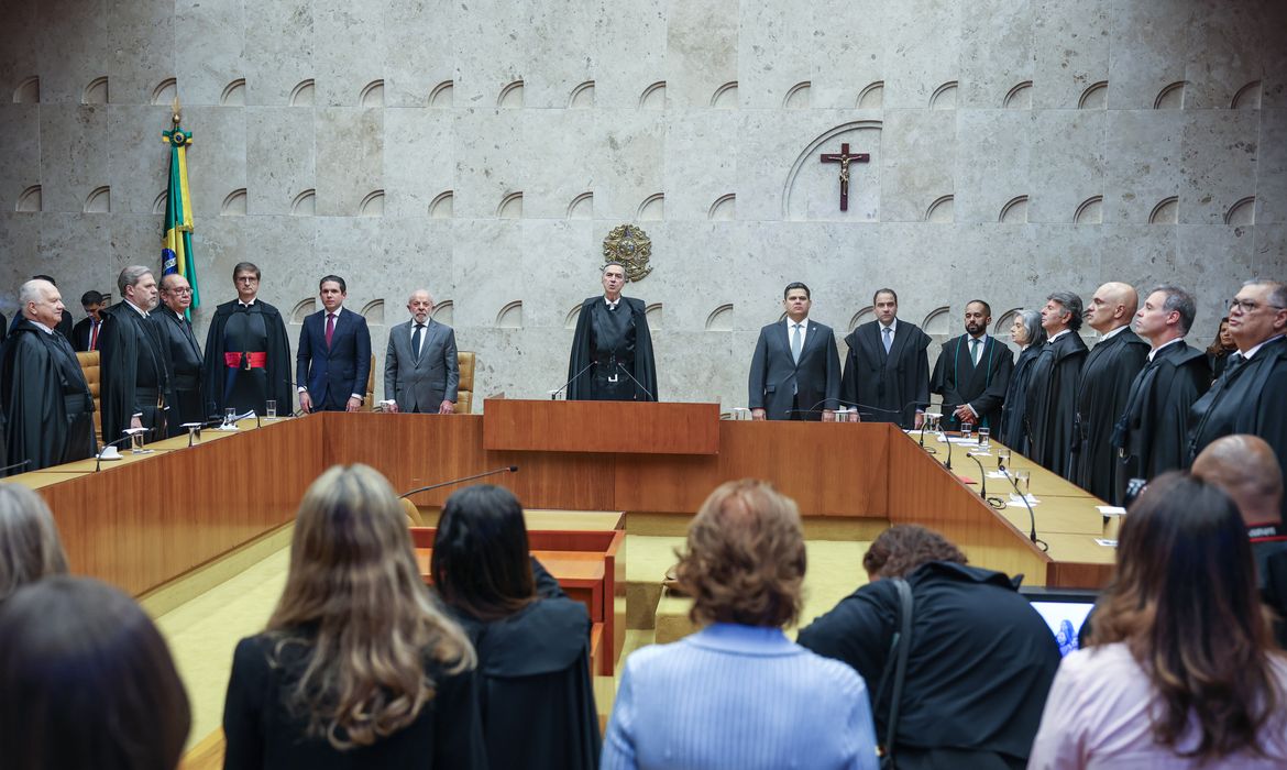 STF inicia cerimônia de posse de Fachin na presidência da Corte