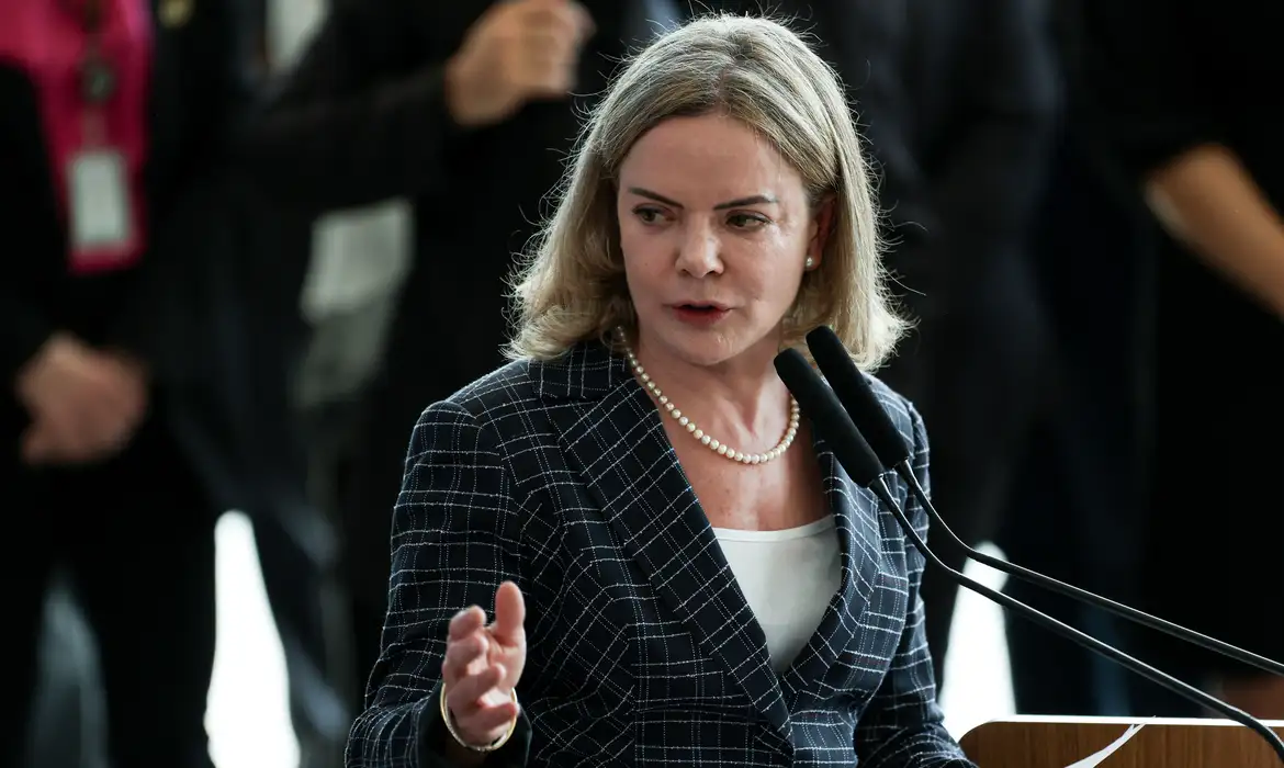 Gleisi critica EUA por fala de uso de “poder militar” contra o Brasil