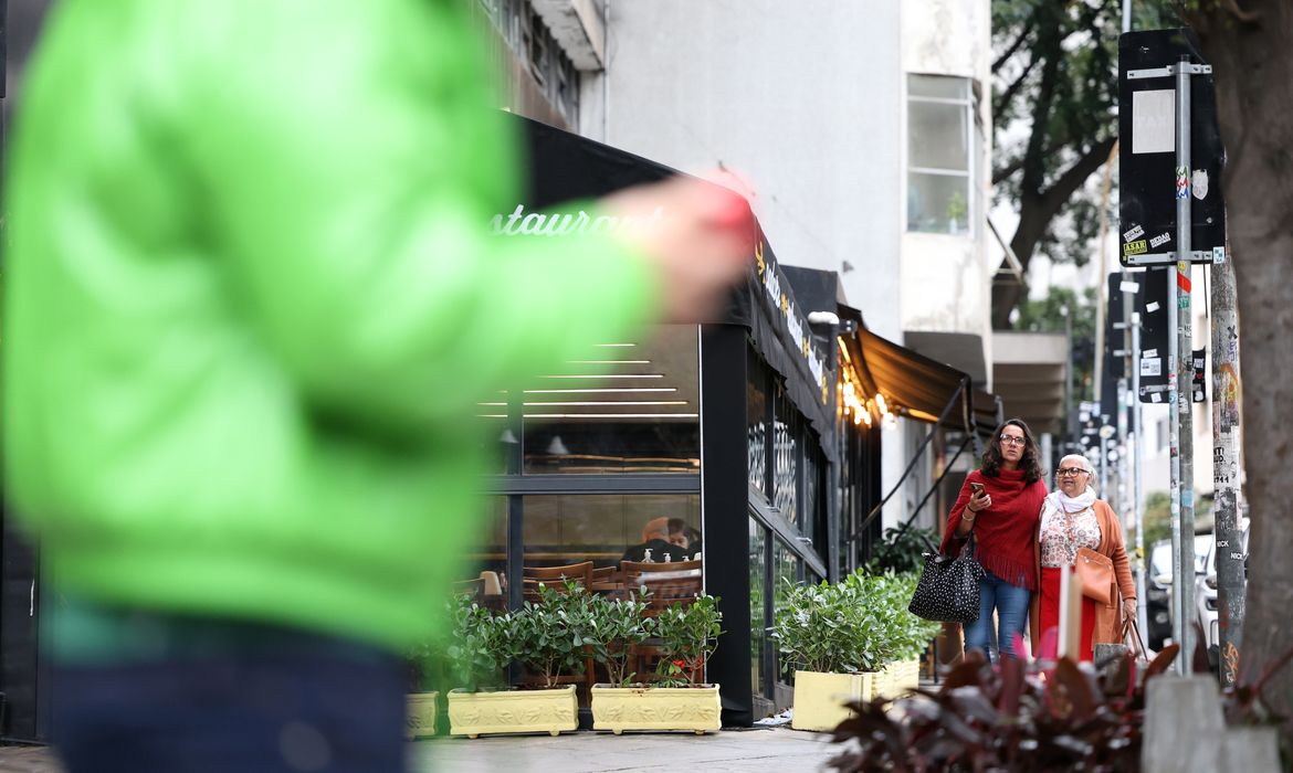 Meteorologia prevê frio e chuva para São Paulo e Porto Alegre