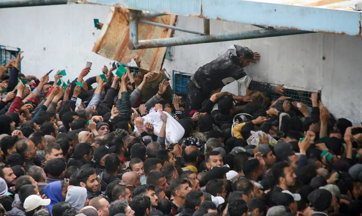 Ordem para saída da população provoca pânico na Cidade de Gaza