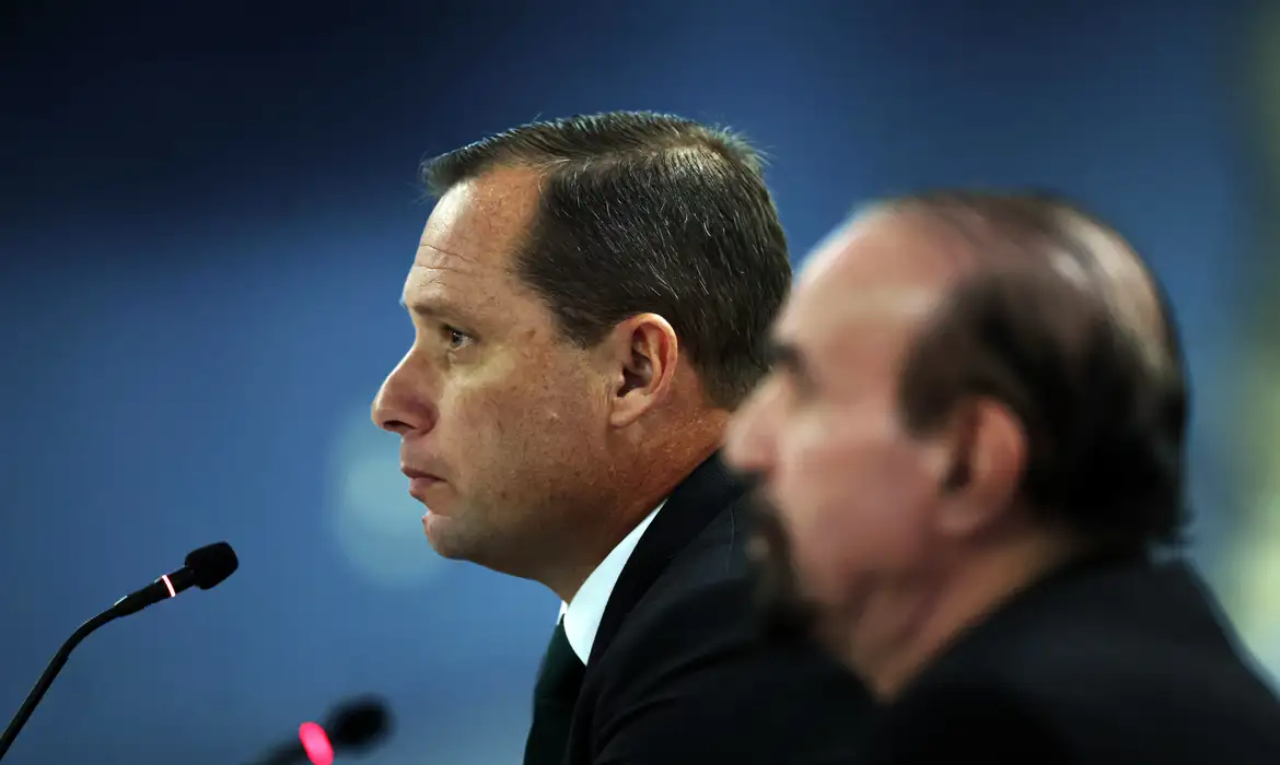 Mauro Cid pede ao STF extinção da pena e devolução de passaporte