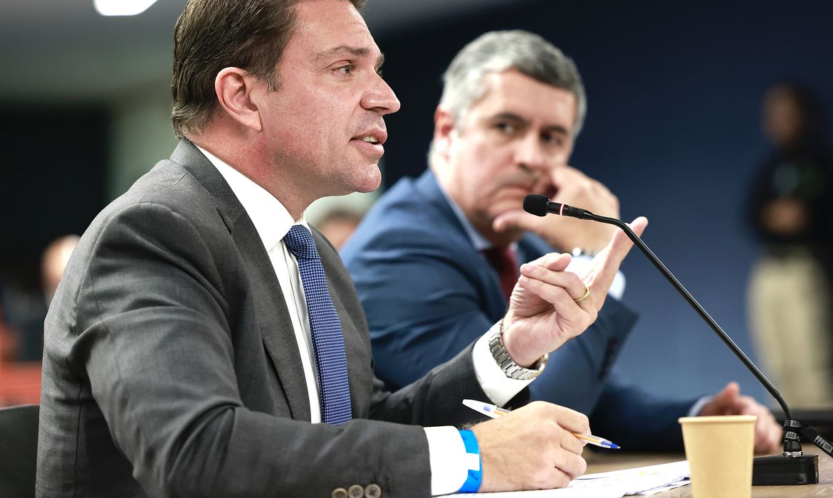 Trama golpista: Fux vota pela absolvição de ex-diretor da Abin