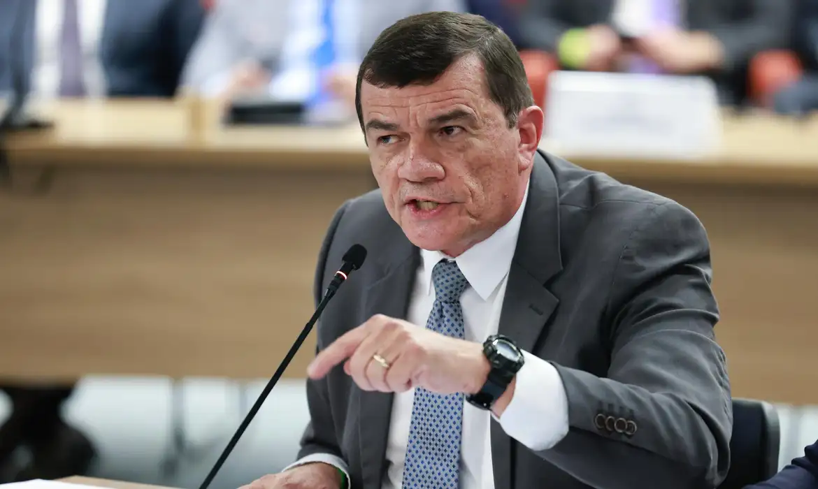 Fux vota pela absolvição de ex-ministro da Defesa de Bolsonaro