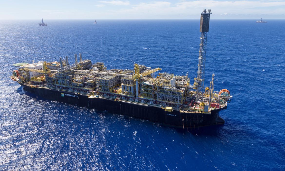 Petrobras capta US$ 2 bilhões com venda de títulos no exterior