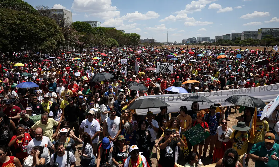 No DF, ato contra anistia e PEC da Blindagem leva milhares às ruas