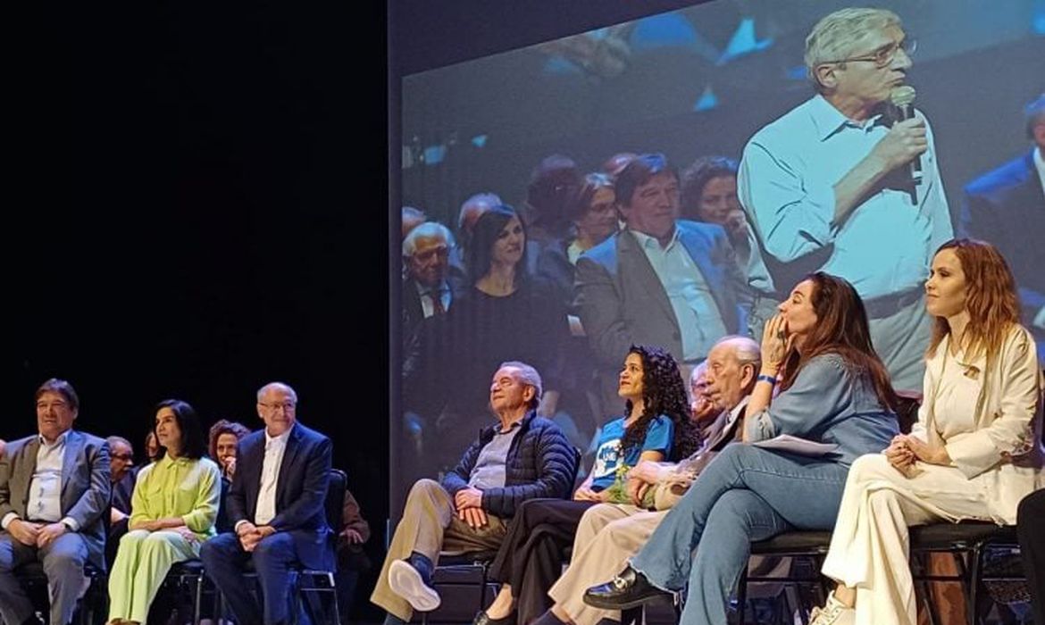 Ato em SP condena anistia e defende democracia e soberania nacional