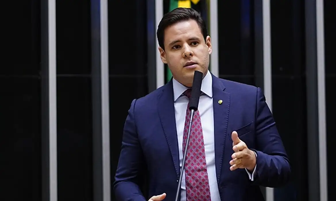 Moraes autoriza Bolsonaro a receber visita de relator da anistia