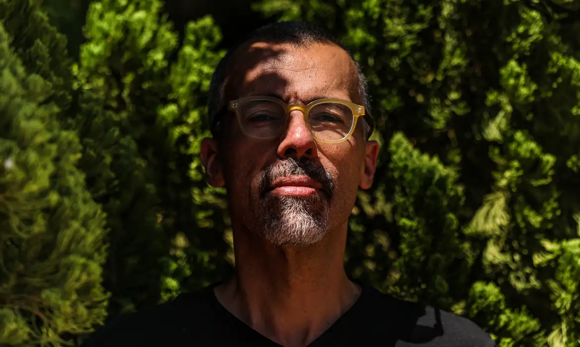 Jamil Chade relata desumanização de imigrantes sob Trump em ‘distopia’