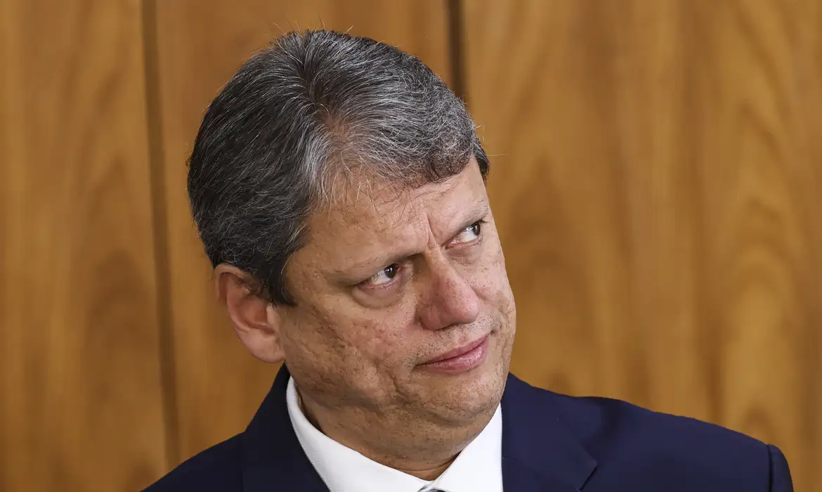 Moraes pede parecer da PGR sobre pedido para investigar Tarcísio