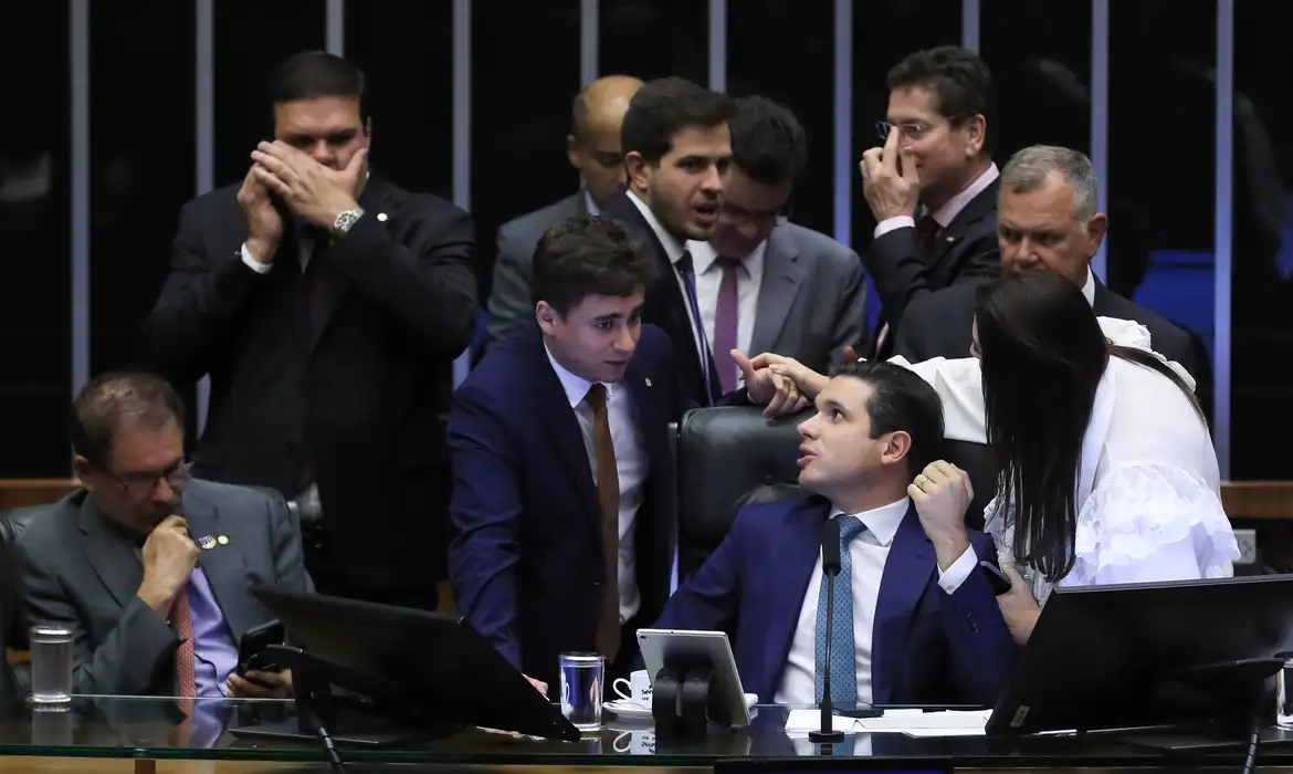 PEC da Blindagem se estenderá a deputados estaduais e distritais