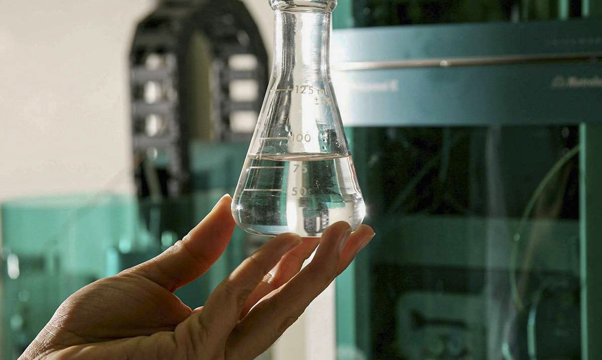 Vigilância Sanitária de SP emite alerta sobre contaminação por metanol