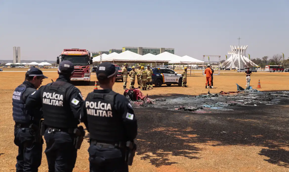 Polícia prende suspeito de incendiar banheiros químicos na Esplanada