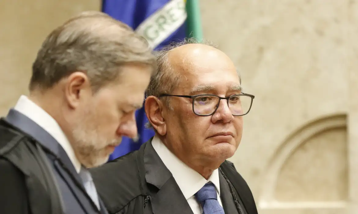 Mendes pede parecer sobre ações contra impeachment de ministros do STF
