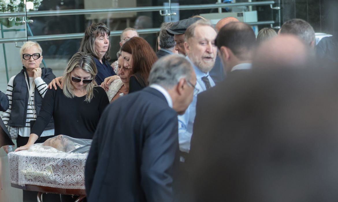 Corpo de ex-delegado-geral executado em Praia Grande é velado na Alesp