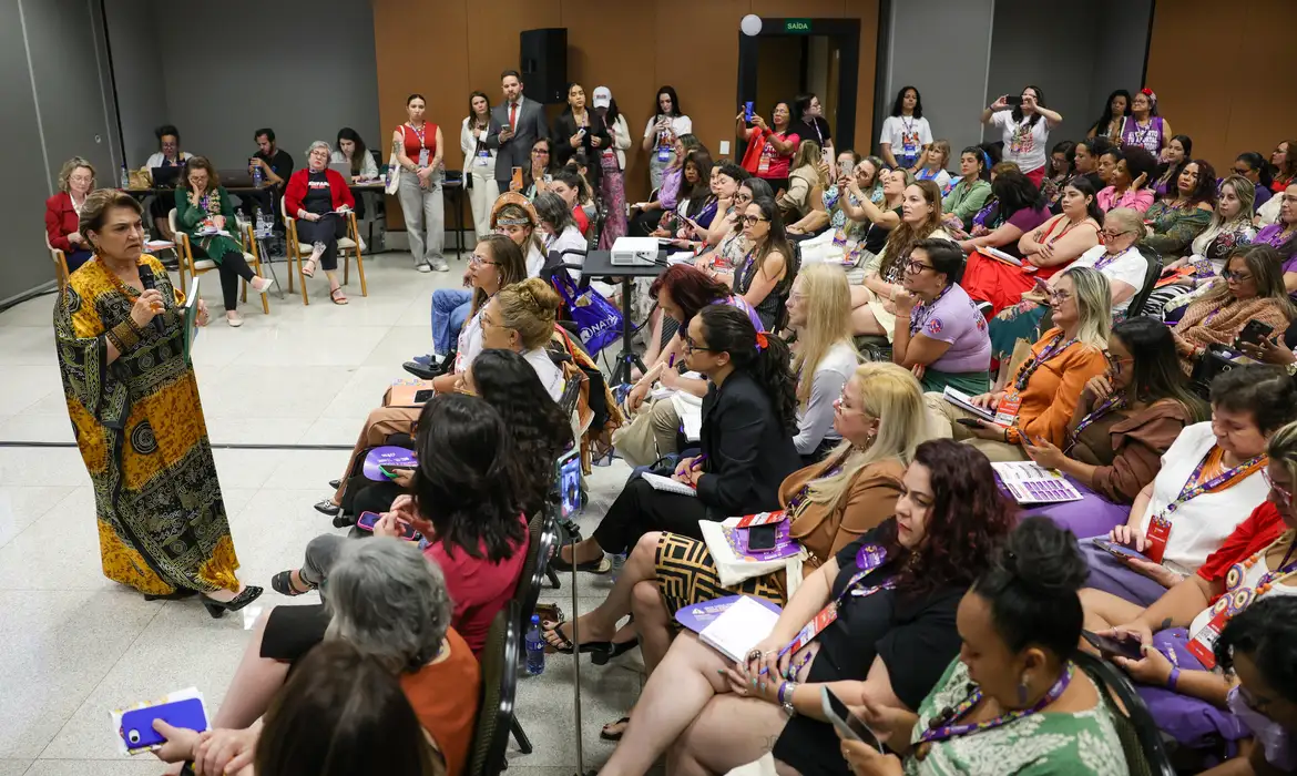 Conferência: delegadas pedem sistema único de políticas para mulheres