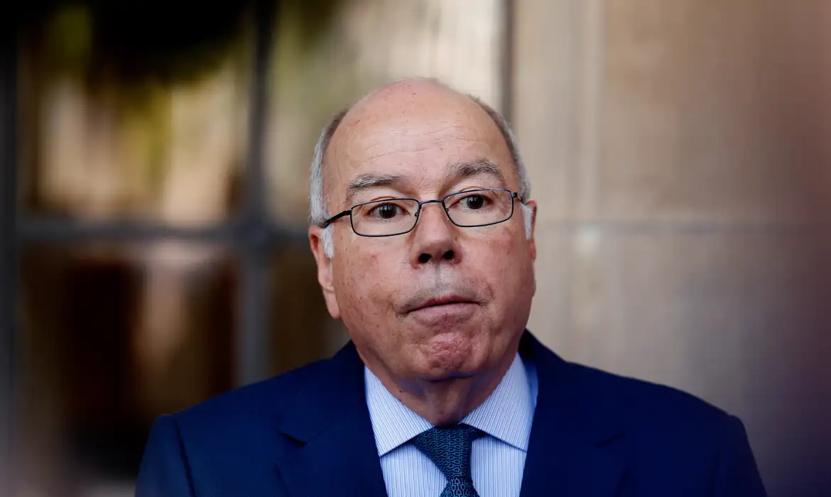 “Não podemos admitir intervenções externas”, defende Mauro Vieira