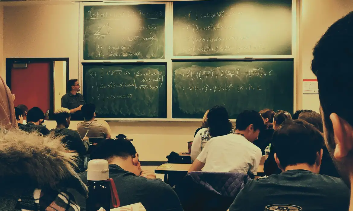 Pé-de-Meia: nascidos em novembro e dezembro recebem 6ª parcela