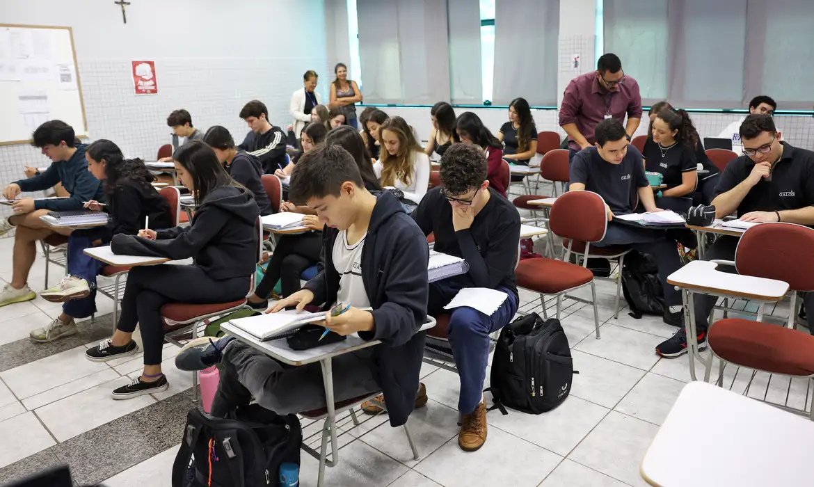 Governo de SP quer mudar forma de distribuir recursos para a educação