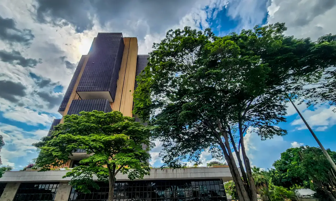 Contas externas têm saldo negativo de US$ 9,8 bilhões em setembro