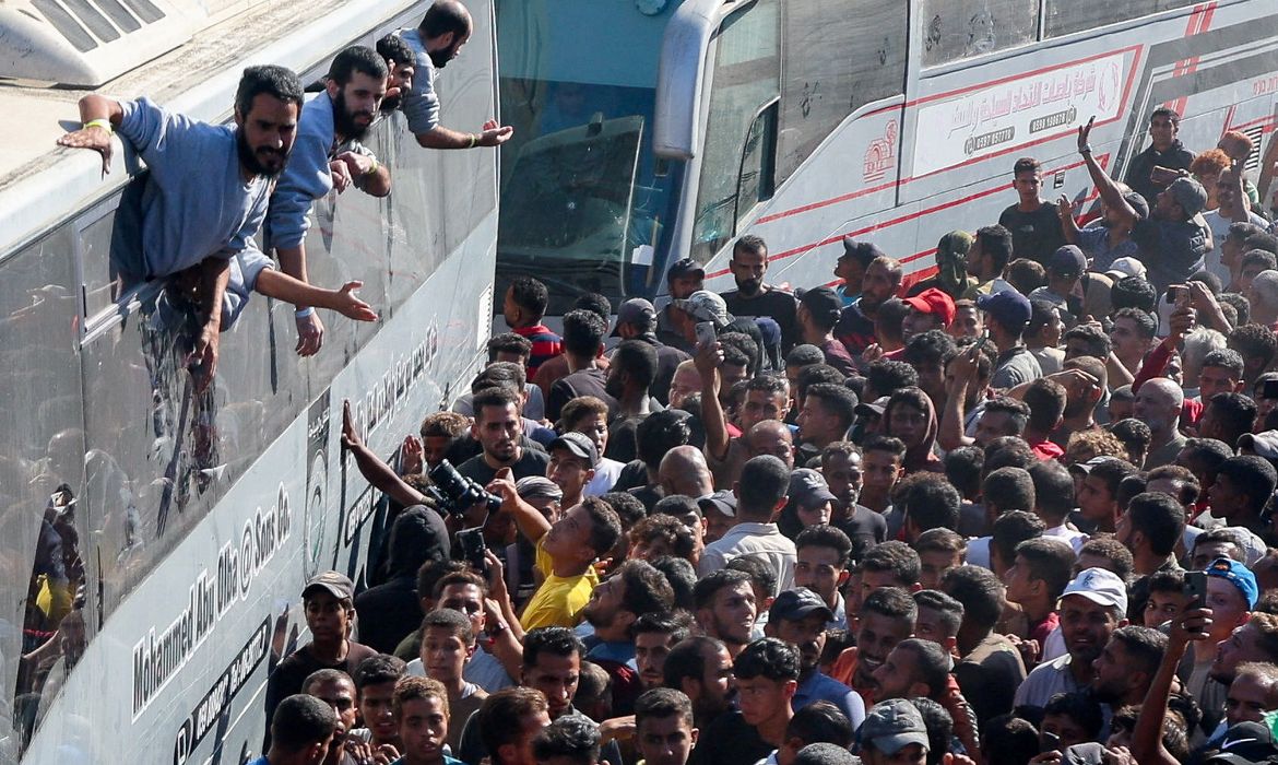 Israel começa a libertar presos palestinos