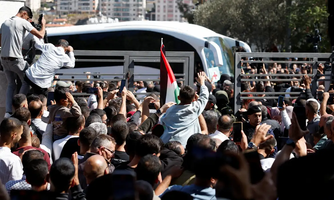 Representantes de Israel e Palestina no Brasil comentam plano de paz