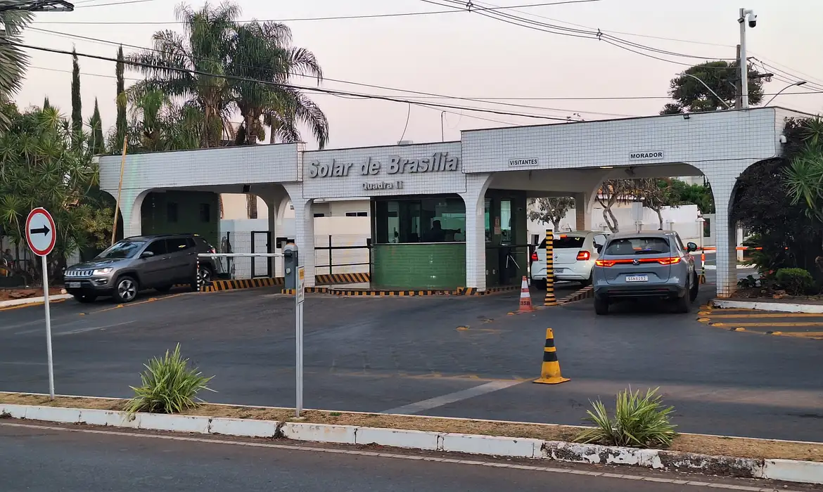 Moraes autoriza Bolsonaro a comemorar aniversário da filha em casa