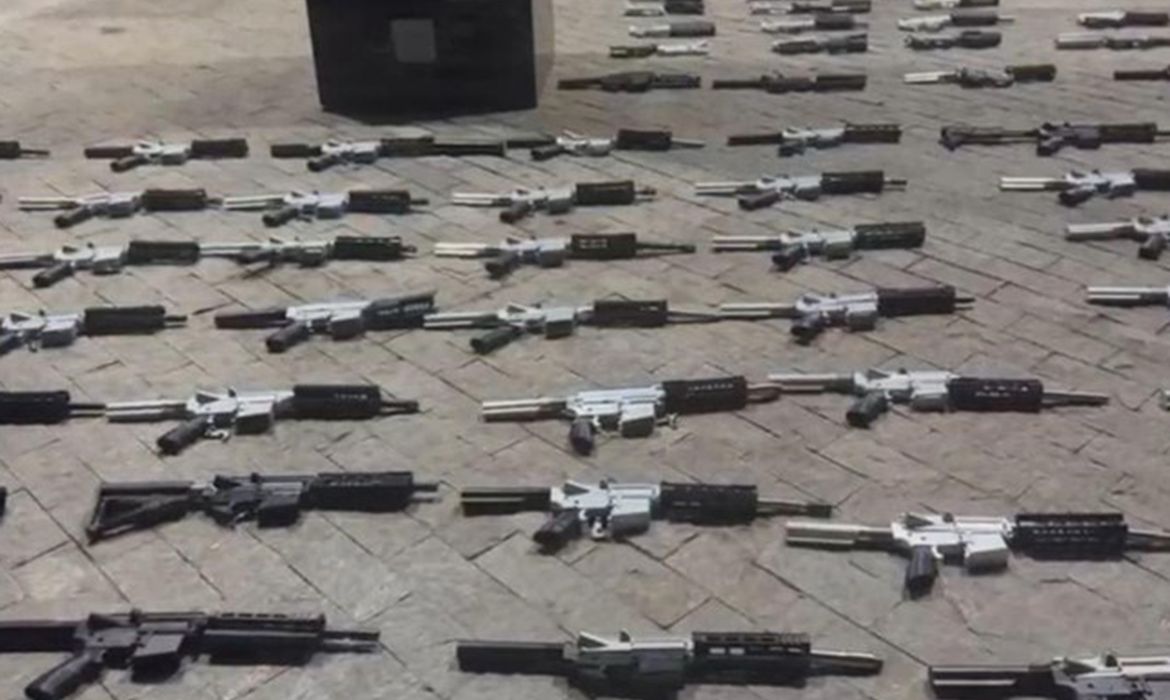 Operação desarticula organização que produzia armas para facções do RJ
