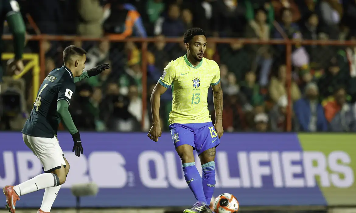 Lateral Vitinho é convocado para defender a seleção brasileira