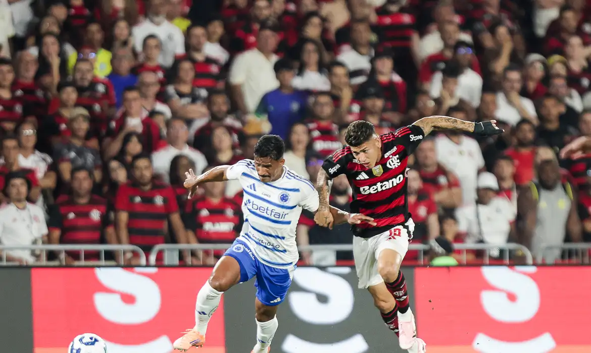 Campeonato Brasileiro: Flamengo e Cruzeiro empatam em Maracanã lotado