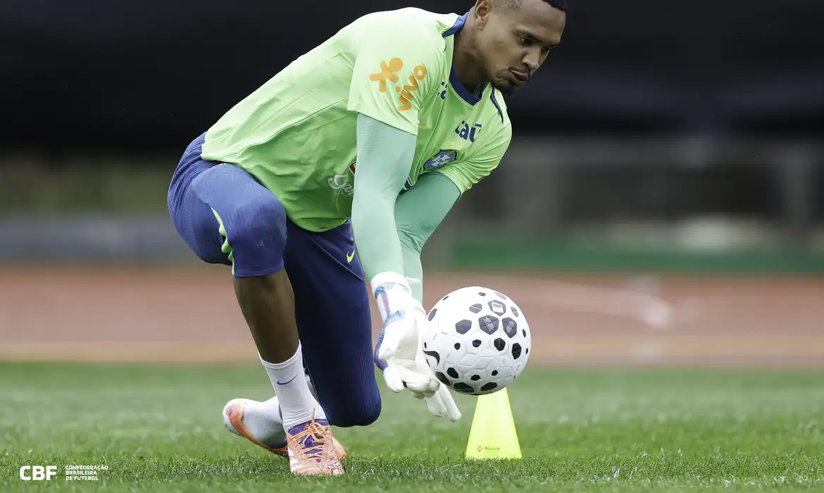 Goleiro John diz que primeira convocação para a seleção é um sonho