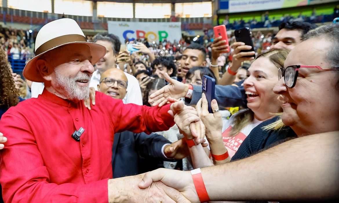 Lula defende América Latina independente contra “fala grossa” externa
