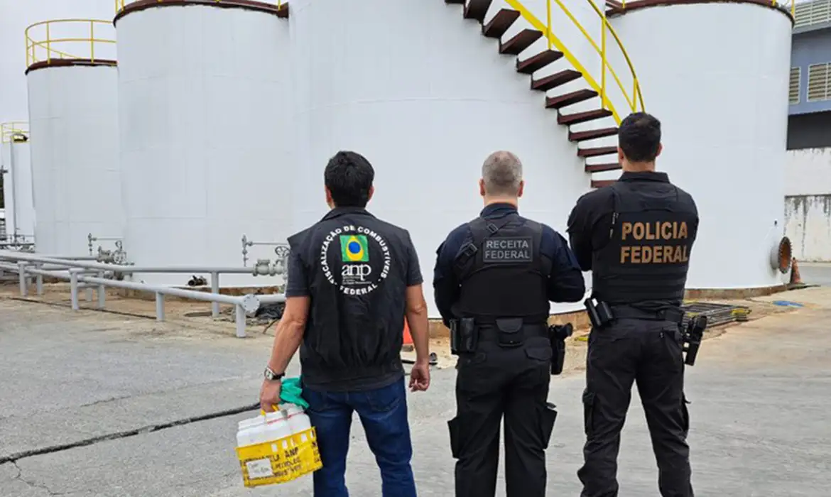 Operação investiga empresas para rastrear uso de metanol em bebidas