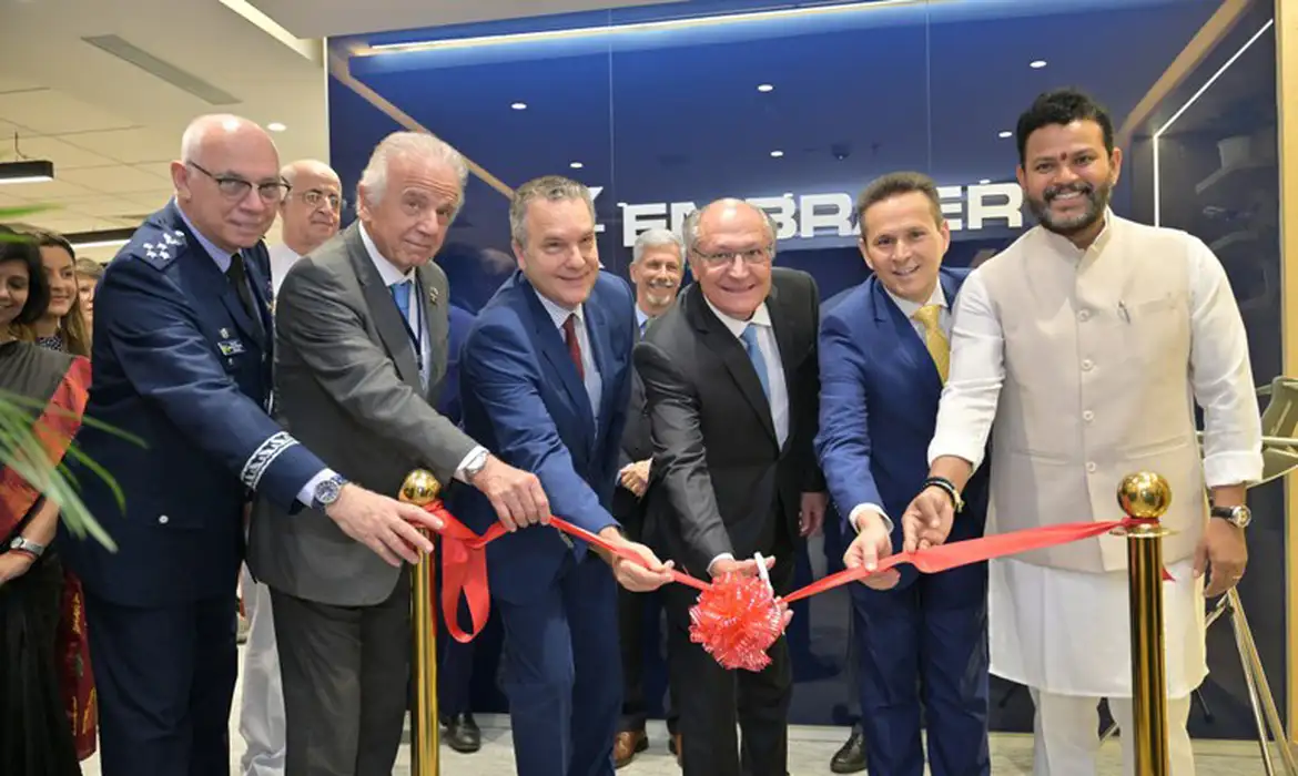 Brasil e Índia fazem acordos em tecnologia, defesa e aeronáutica