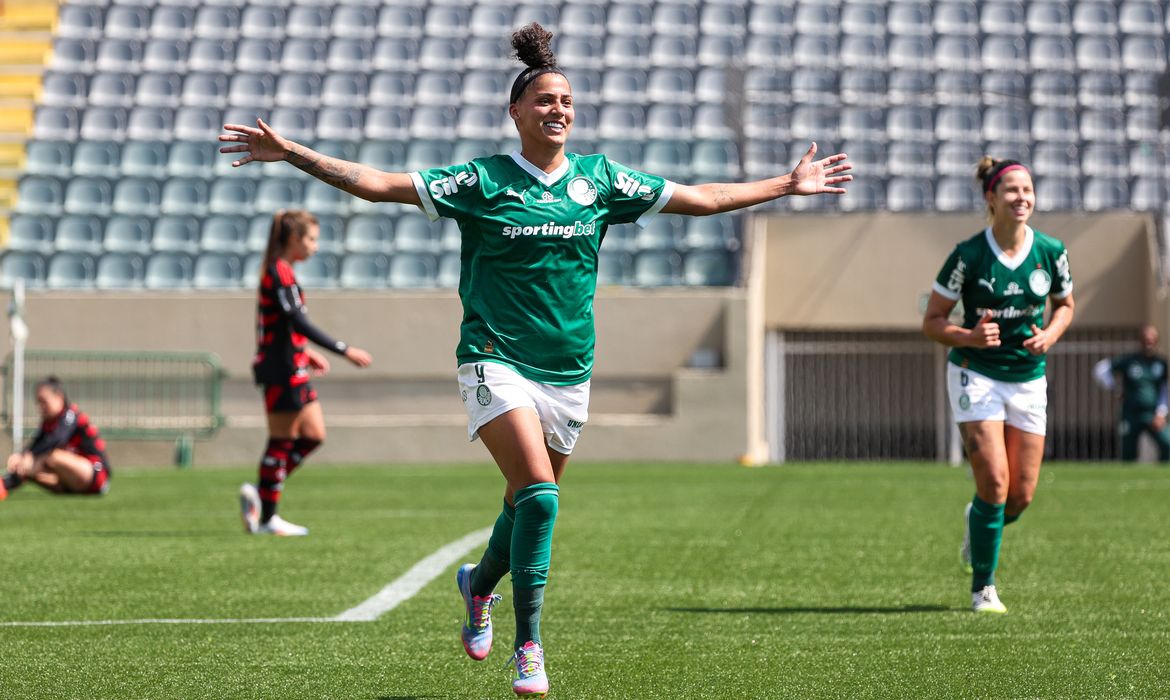 Transferência de Amanda Gutierres é a 5ª mais cara do futebol feminino