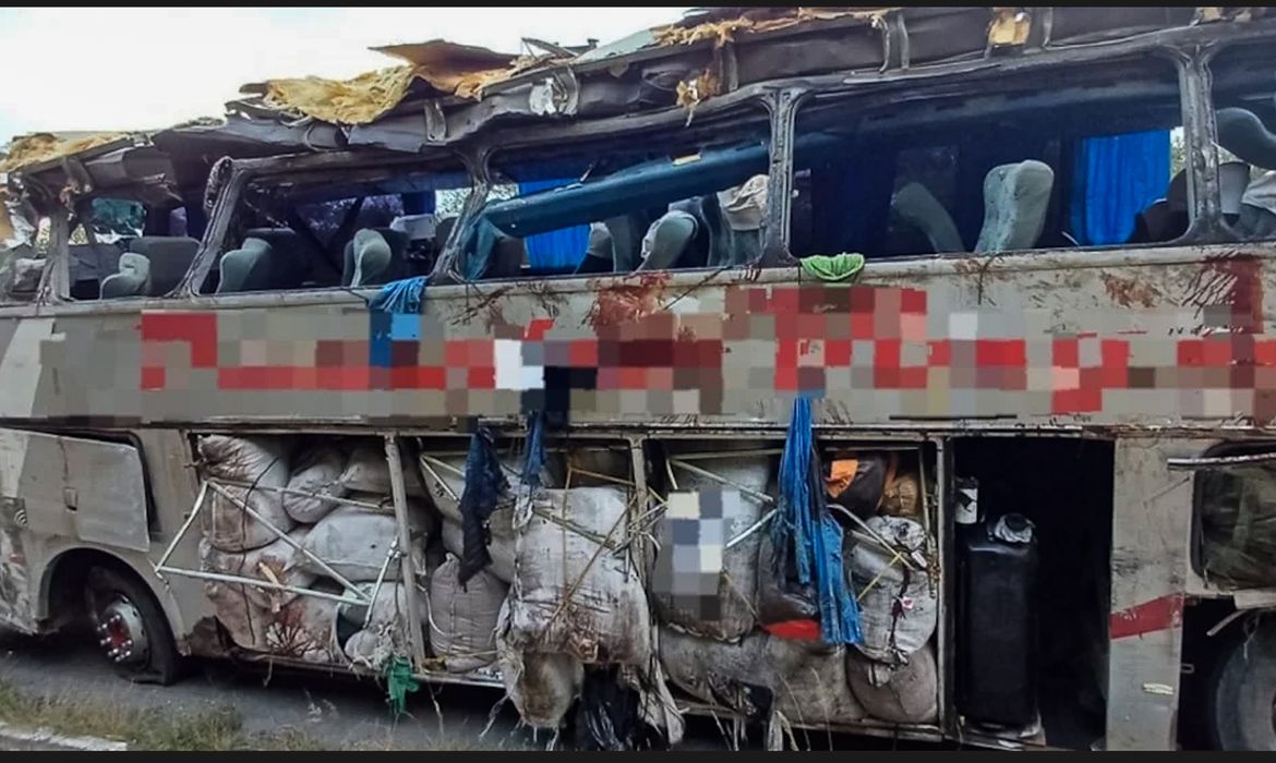 Acidente com ônibus em Pernambuco deixa ao menos 15 mortos