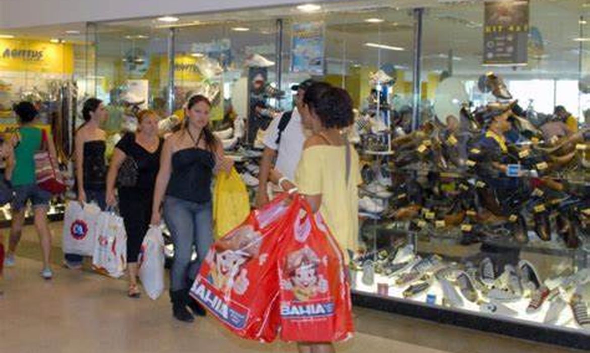 Vendas no comércio crescem 0,2% em agosto, após quatro meses de queda