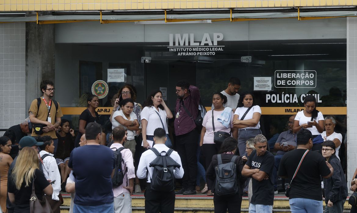 Famílias de mortos em operação no Rio reclamam de falta de informação