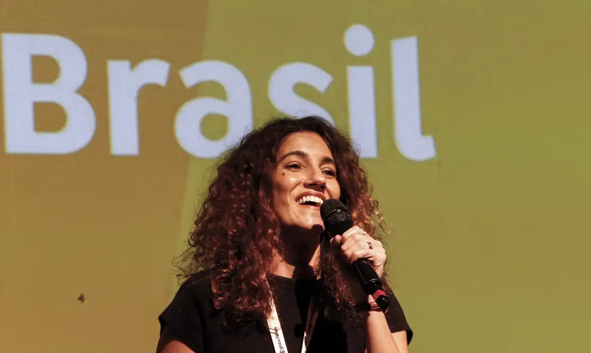 EBC: Antonia Pellegrino recebe Prêmio Amigos do Cinema Infantil