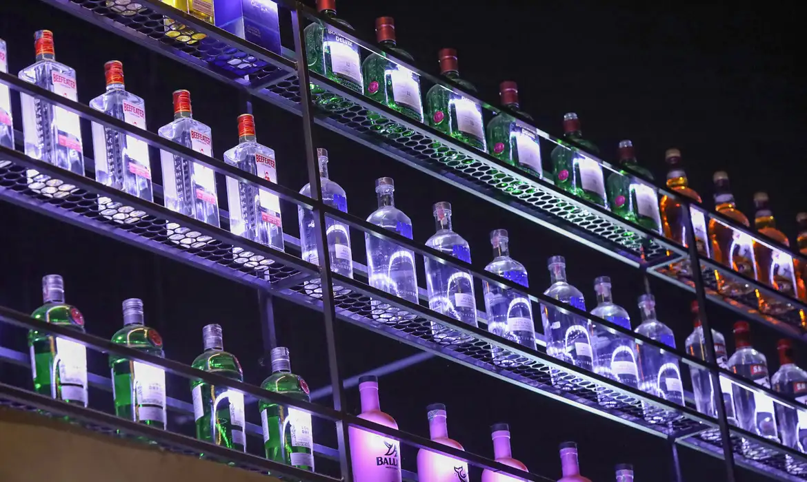 São Paulo confirma três novos casos de intoxicação por metanol