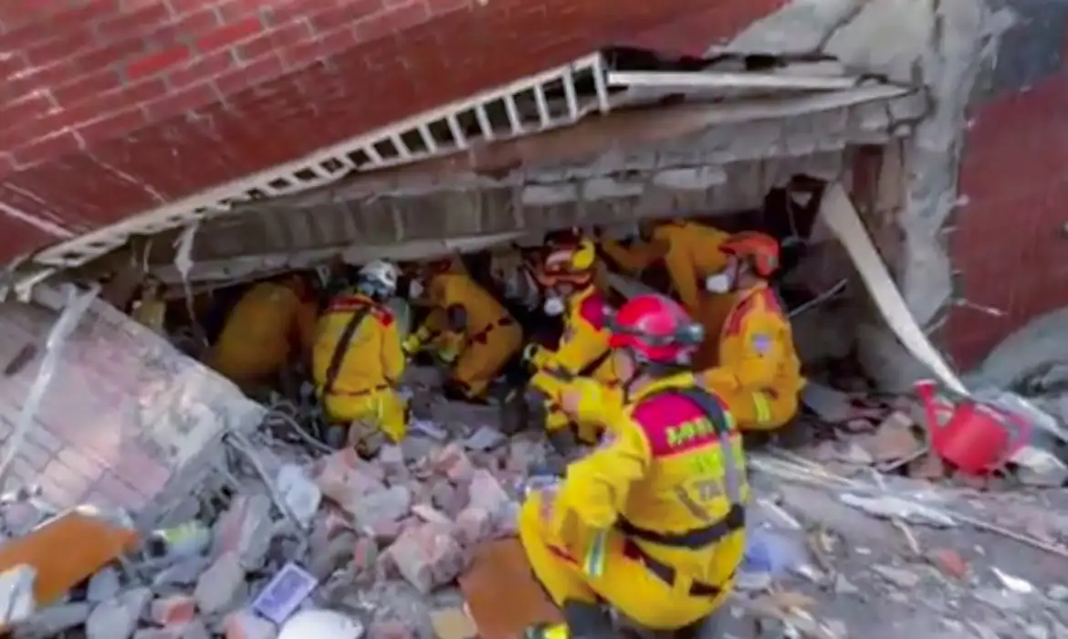 Forte terremoto de magnitude 7,4 atinge Filipinas