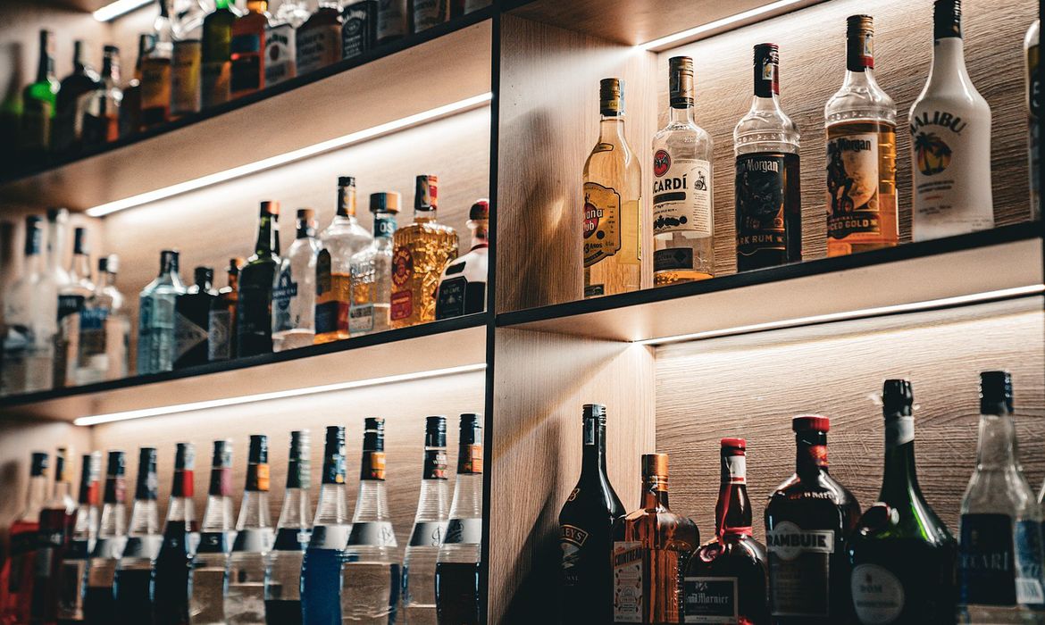 Sindicato orienta clubes a suspender venda de bebidas destiladas