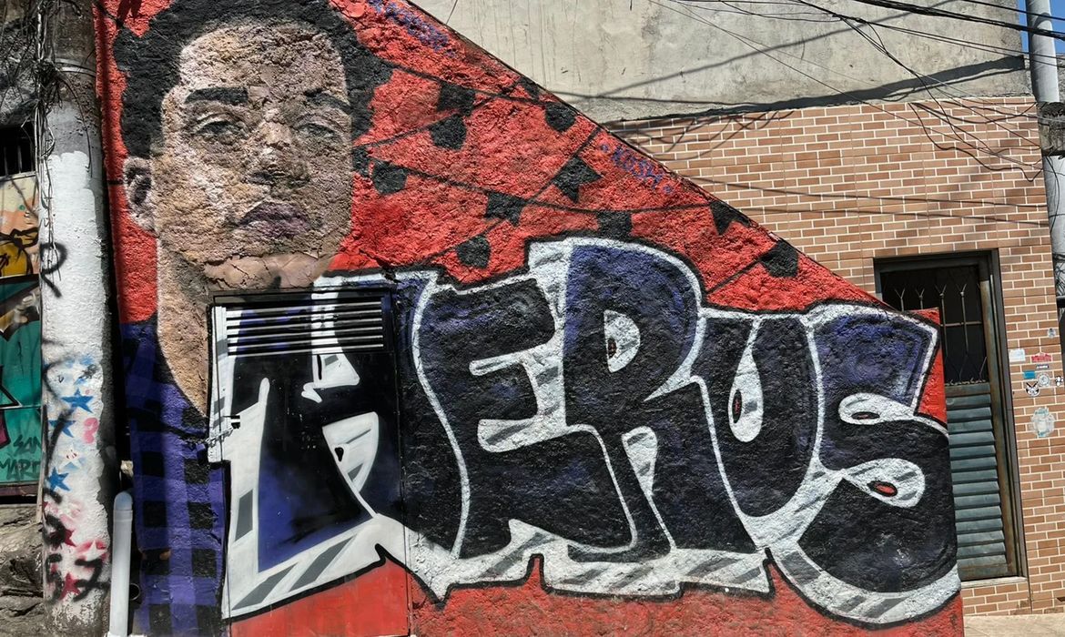 Jovem morto no Morro Santo Amaro é lembrado em memorial