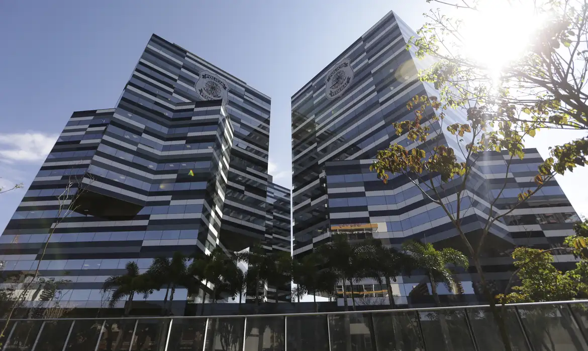 Moraes autoriza investigação sobre interferência de Bolsonaro na PF