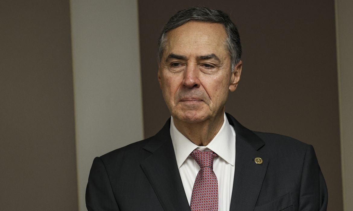 Não tem relação com sanções dos EUA, diz Barroso sobre saída do STF