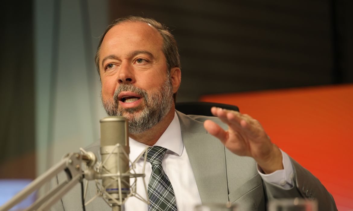 Não foi falta de energia, mas problema técnico, diz ministro Silveira