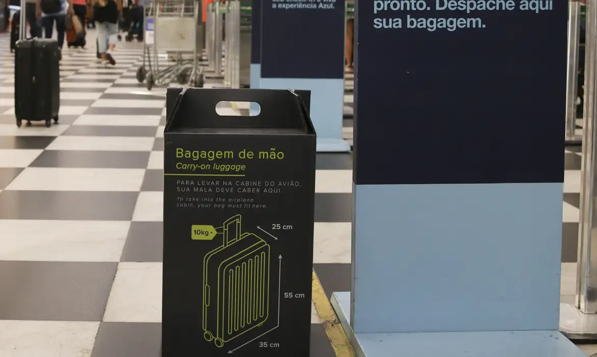 Senado aprova gratuidade para bagagem de mão em voos 