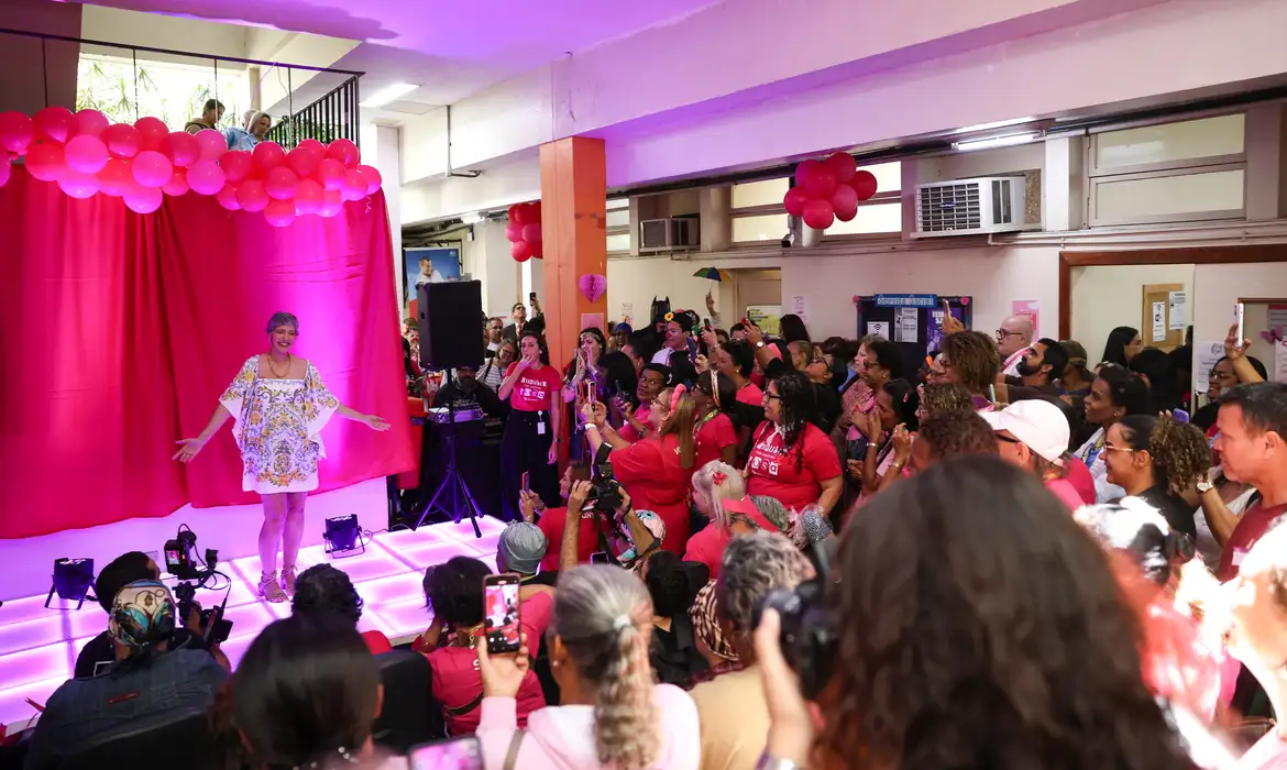 Inca promove autoestima de pacientes em celebração do Outubro Rosa